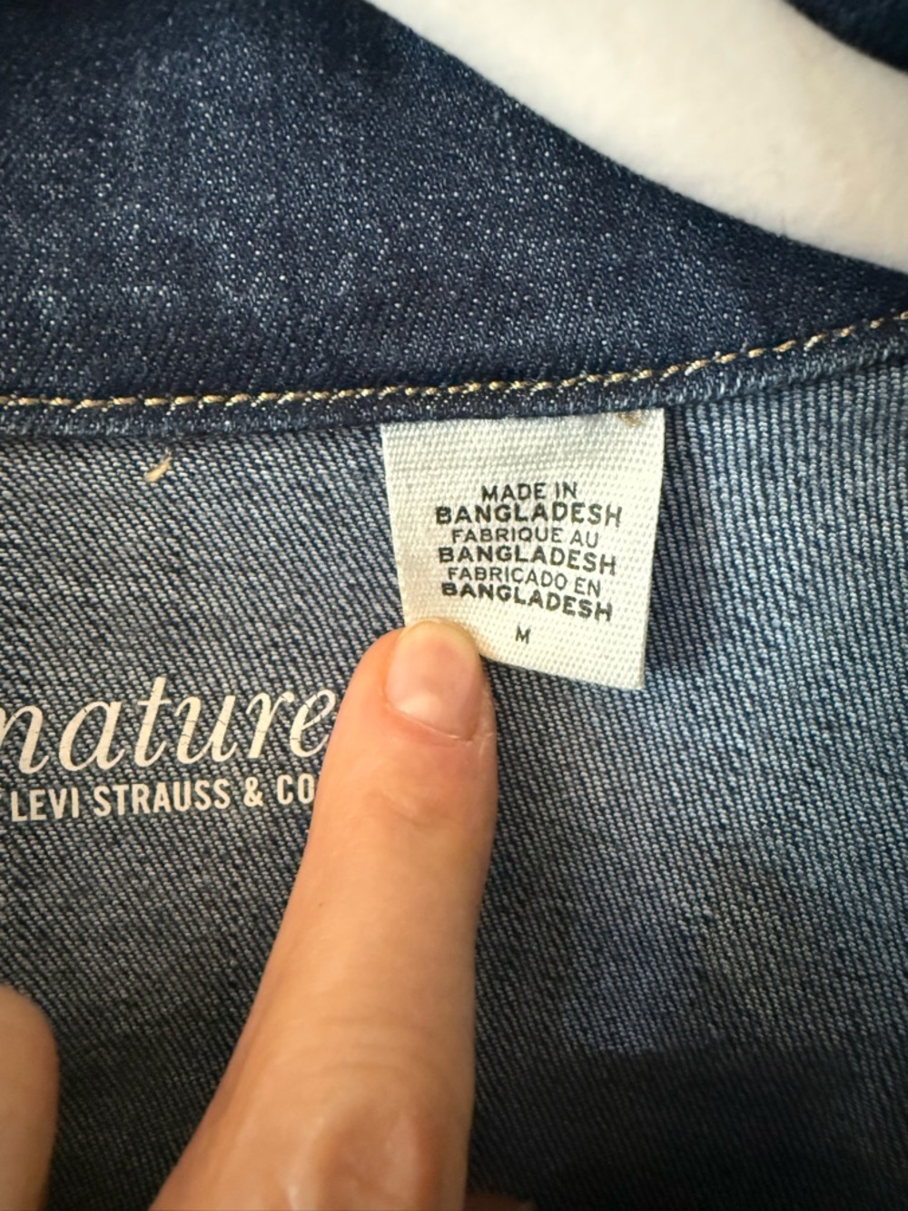 💙Levi’s Dark Denim Signature Jacket size Medium 💙 - Picture 4 of 5
